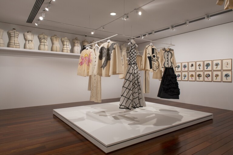 Yves Saint Laurent aux musées. Exhibition view at Avenue Marceau, Parigi 2022. Photo © Nicolas Mathéus