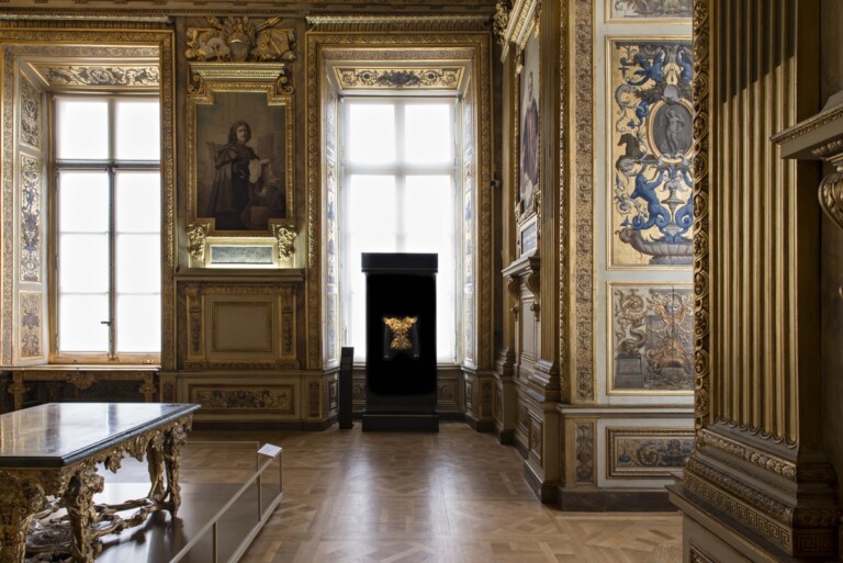 Yves Saint Laurent aux musées. Exhibition view at Musée du Louvre, Parigi 2022. Photo © Nicolas Mathéus