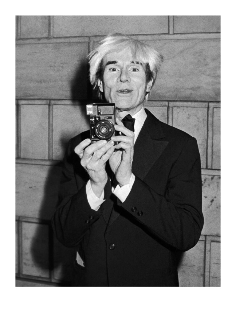 +alberto damian _ a gallery without walls_imm1_Ron Galella _ Andy Warhol New York, December 9, 1985 _ stampa digitale su carta Canson, montata DIASEC _ stampata nel 2022 _ cm 76 x 58