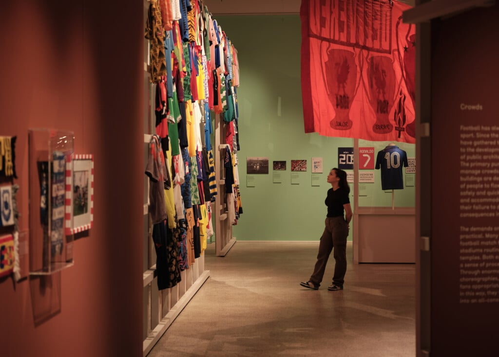 “Football: Designing the Beautiful Game”, a Londra la mostra sul rapporto tra calcio e design