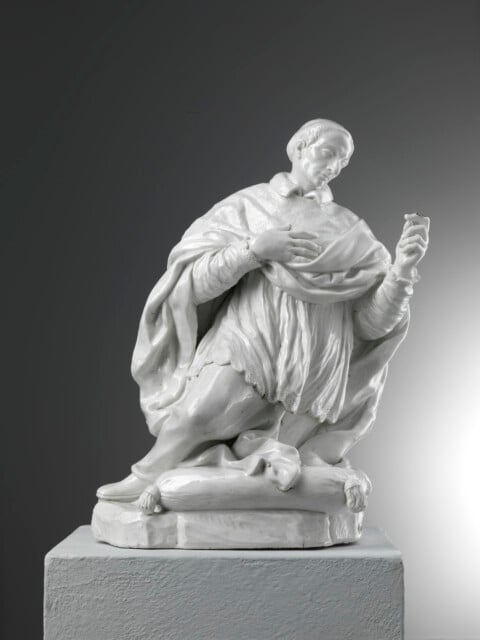 WALTER PADOVANI – Milano Da un modello di GIOVAN BATTISTA FOGGINI (Firenze, 1652 - 1752) San Carlo Borromeo in Adorazione del Crocifisso, 1755 circa Porcellana; altezza 39,5 cm Manifattura Ginori di Doccia Provenienza: Collezione privata, Italia