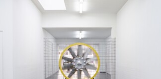Arcangelo Sassolino, Il vuoto senza misura, 2020, acciaio alluminio motore elettrico, 175x157x97 cm