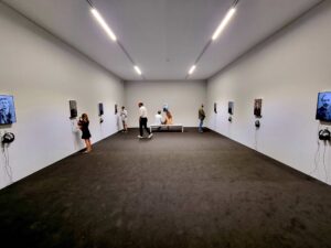 Unlimited di Art Basel 2023. Opere grandiose o sezione “luna park” della fiera?