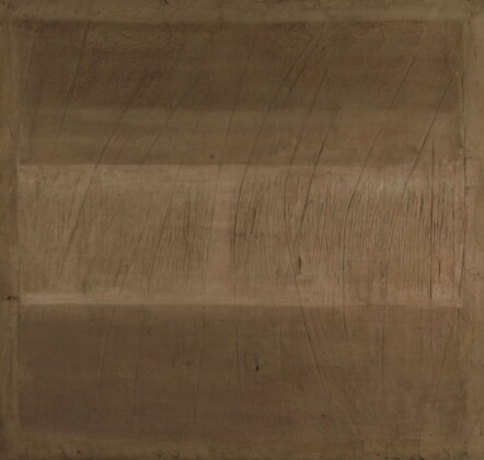 Bice Lazzari, Struttura n. 1, 1963, colla e sabbia su tela, 85x80 cm © Archivio Bice Lazzari. Courtesy Richard Saltoun Gallery, Londra Roma