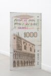 Cesare Pietroiusti, Mille Lire. Fatevi li cazzi vostri, 1988 2018, stampa digitale su alluminio, 100x55 cm. Photo Giorgio Benni. Courtesy The Gallery Apart, Roma