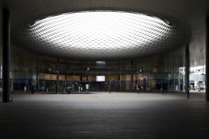 Reportage dalla fiera di Basilea fotografata senza visitatori