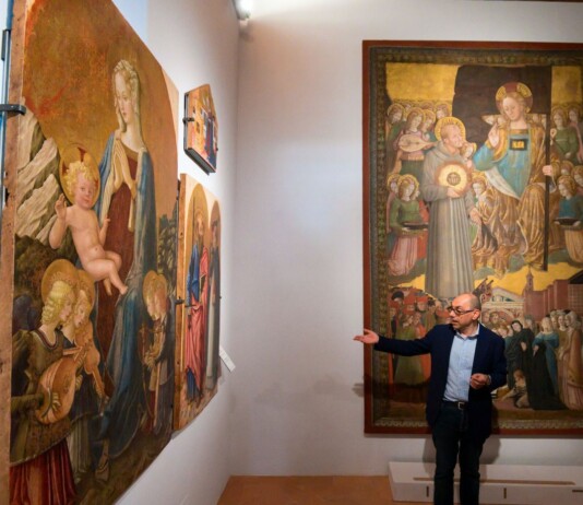 Il direttore della Galleria Nazionale dell'Umbria Marco Pierini e il nuovo allestimento della GNU Foto di Marco Giugliarelli