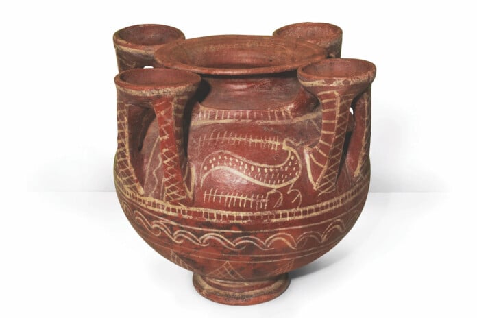  Cratere cerimoniale in ceramica d’impasto rosso sovradipinta di bianco con uccelli acquatici. VII sec. a.C. 