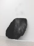 Gianni Caravaggio, Seme Immagine, 2010, marmo nero del Belgio, polvere d'intonaco, 154x158x2 cm