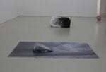 Gianni Caravaggio, Sotto la superfice la verità della concretezza, 2014, alluminio, stampa fotografica, 256x160x25 cm