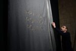 Giovanni Gaggia con l'opera Pratica Poetica Politica. Museo Riso, Palermo 2022. Photo Michele Alberto Sereni