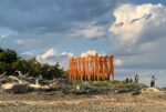 Giuseppe Gallo, 'I giocolieri dell'armonia', 2022, Spiaggia della Tagliata di Ansedonia, presso La Barca crediti Hypermaremma foto Giorgio Benni