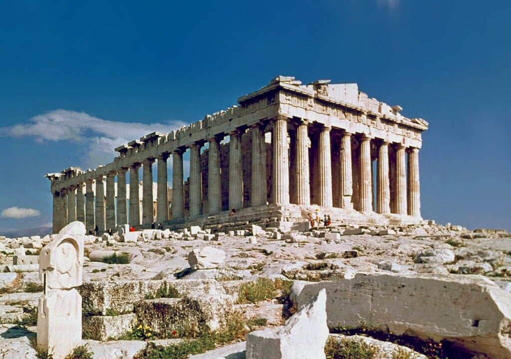 Papa Francesco restituisce alla Grecia tre frammenti del Partenone. Si riapre il dibattito col Bri