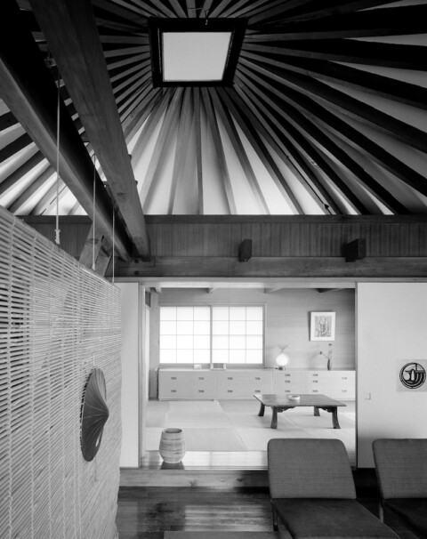 Interno Umbrella House originale a Nerima_ Tokyo,circa 1963 64 credits Akio Kawasumi