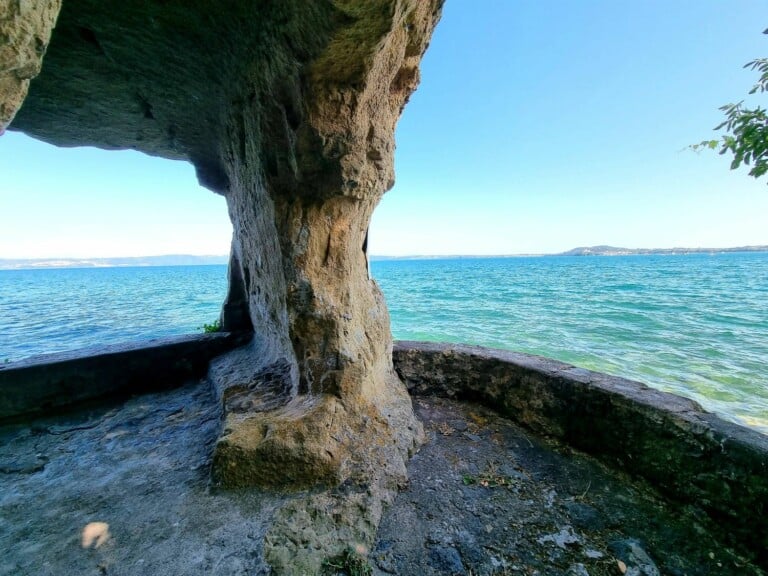 Isola Bisentina grotte
