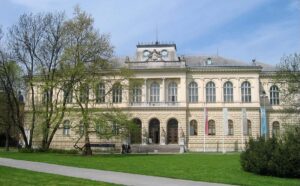 Il National Museum of Slovenia cancella una mostra per troppi falsi. Il direttore si dimette