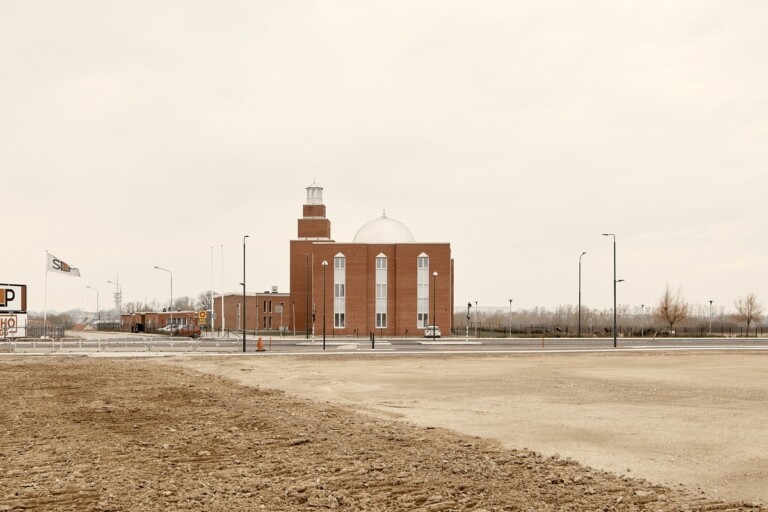 Paesaggisensibili, Malmö. Una moschea solitaria in prossimità della rete autostradale