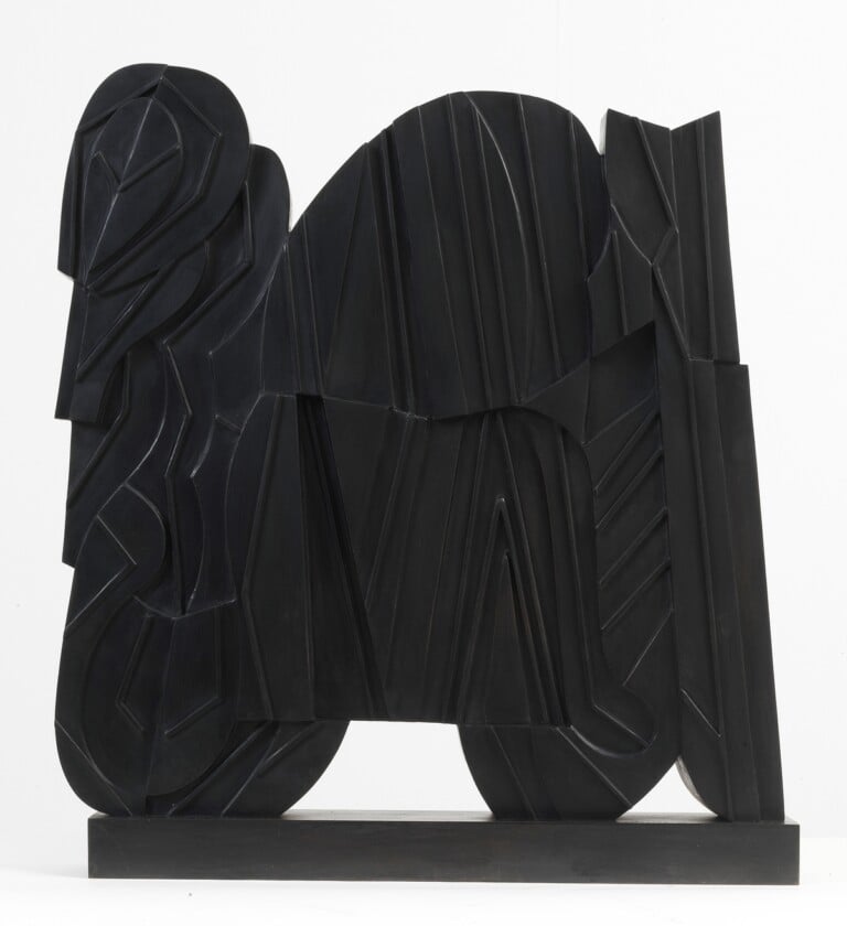 Pietro Consagra, Bifrontale n.°10, 1975-88, bronzo, 60 x 52 x 8 cm. Courtesy Galleria Mucciaccia, Roma