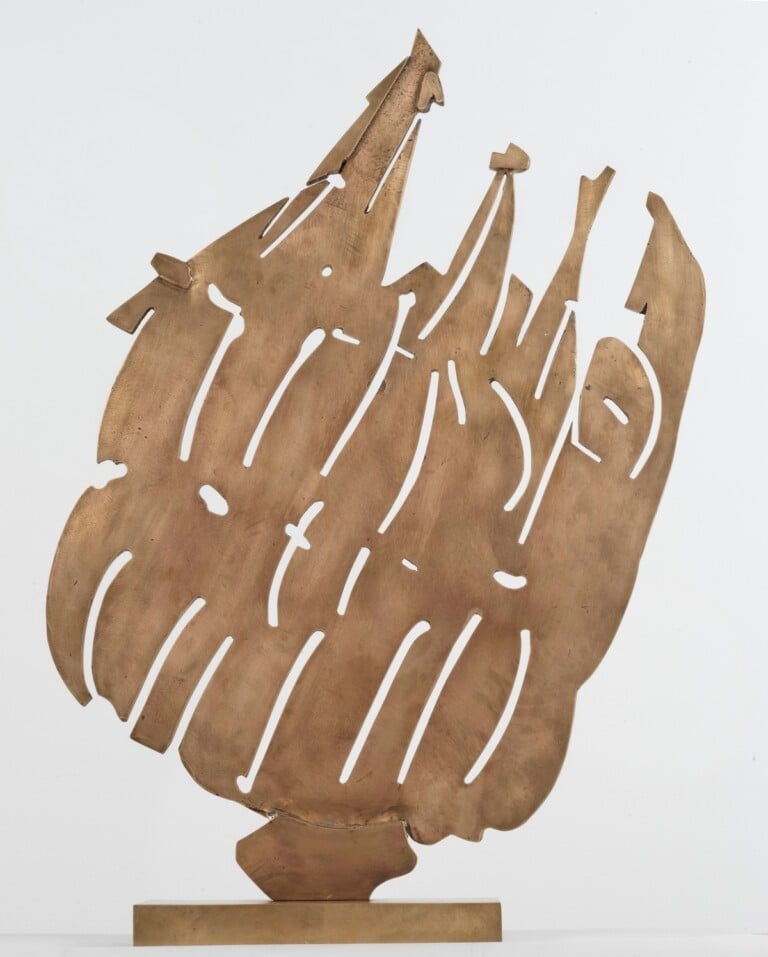 Pietro Consagra, Piana n. 1 (Minneapolis), 1966, bronzo, fusione a terra, 104,5 x 71 x 3,6 cm. Courtesy Galleria Mucciaccia, Roma