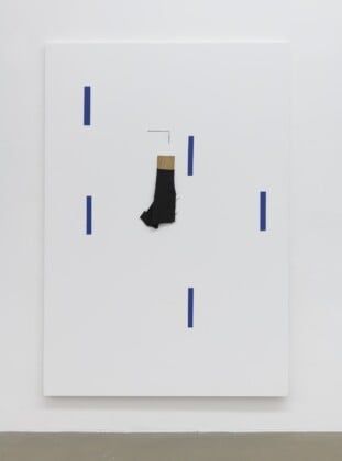 Richard Aldrich, Five Bars, Revealing Pant, Charcoal Angle, 2009. Photo Giorgio Benni. Courtesy l’artista & Bortolami Gallery, New York
