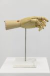 Richard Aldrich, Hand, 2017. Photo Giorgio Benni. Courtesy l’artista & Bortolami Gallery, New York