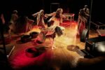 Sul filo del circo. Compagnie Jerome Thomas, Chair et os. Photo Christophe Raynaud de Lage