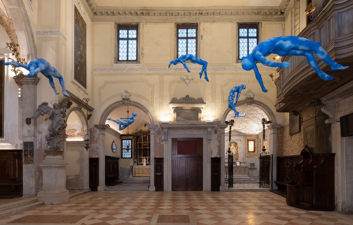 Ugo Rondinone. burn shine fly. Exhibition view at Scuola Grande San Giovanni Evangelista, Venezia 2022. Courtesy the artist, Galerie Eva Presenhuber, Esther Schipper, Sadie Coles HQ, Gladstone, Kamel Mennour, Kukje