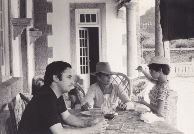 Victor Willing, Paula Rego & Nick Willing nello loro casa di Ericeira, 1970. Photo © Manuela Morais