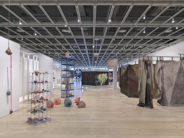 Whitney Biennial 2022. Quiet as It's Kept. Da sx a dx, Veronica Ryan, Awilda Sterling Duprey, Duane Linklater. Exhibition view at Whitney Museum of American Art, New York 2022. Photo Ron Amstutz