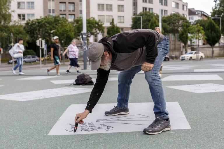 documenta fifteen. Dan Perjovschi, Rainer Dierichs Platz, Kassel, 2022. Photo Frank Sperling