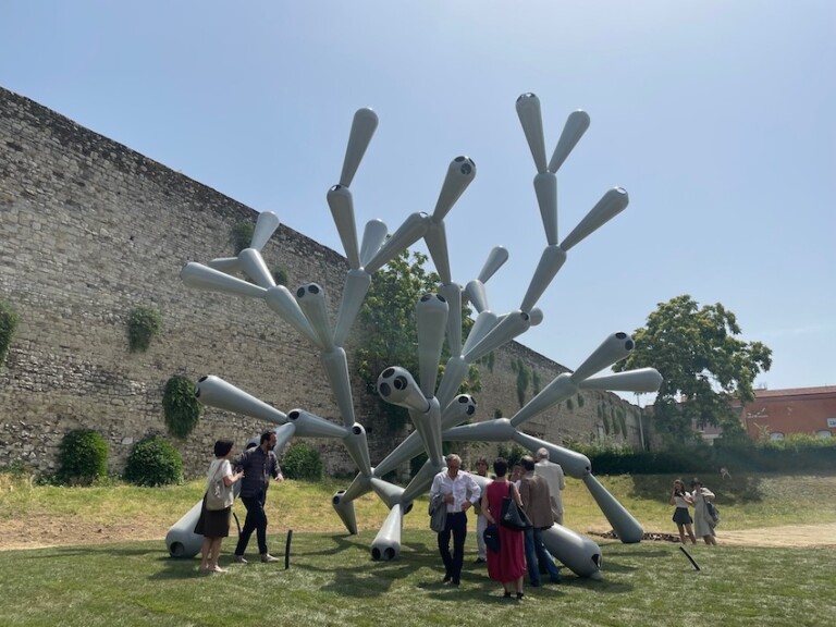 Spindles di Loris Cecchini a Prato