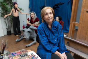 Muore a 87 anni Paula Rego, l’artista e femminista che dipingeva fiabe anticonvenzionali