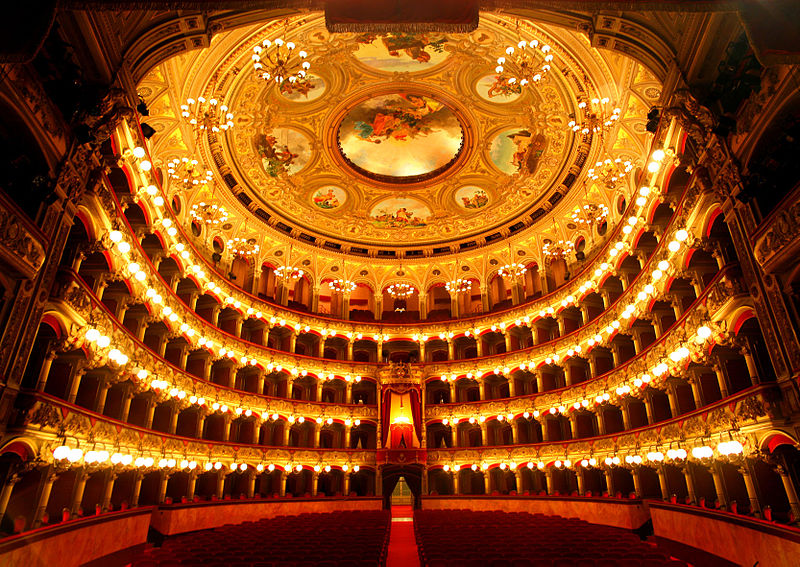 Catania Teatro Bellini interno, ph Superbizzu, fonte Wikimedia