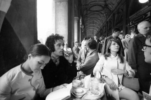 Pino Pascali, Venezia, Biennale 1968. Fotografie Ugo Mulas © Eredi Ugo Mulas. Tutti i diritti riservati. Courtesy Archivio Ugo Mulas, Milano – Galleria Lia Rumma, Milano, Napoli.
