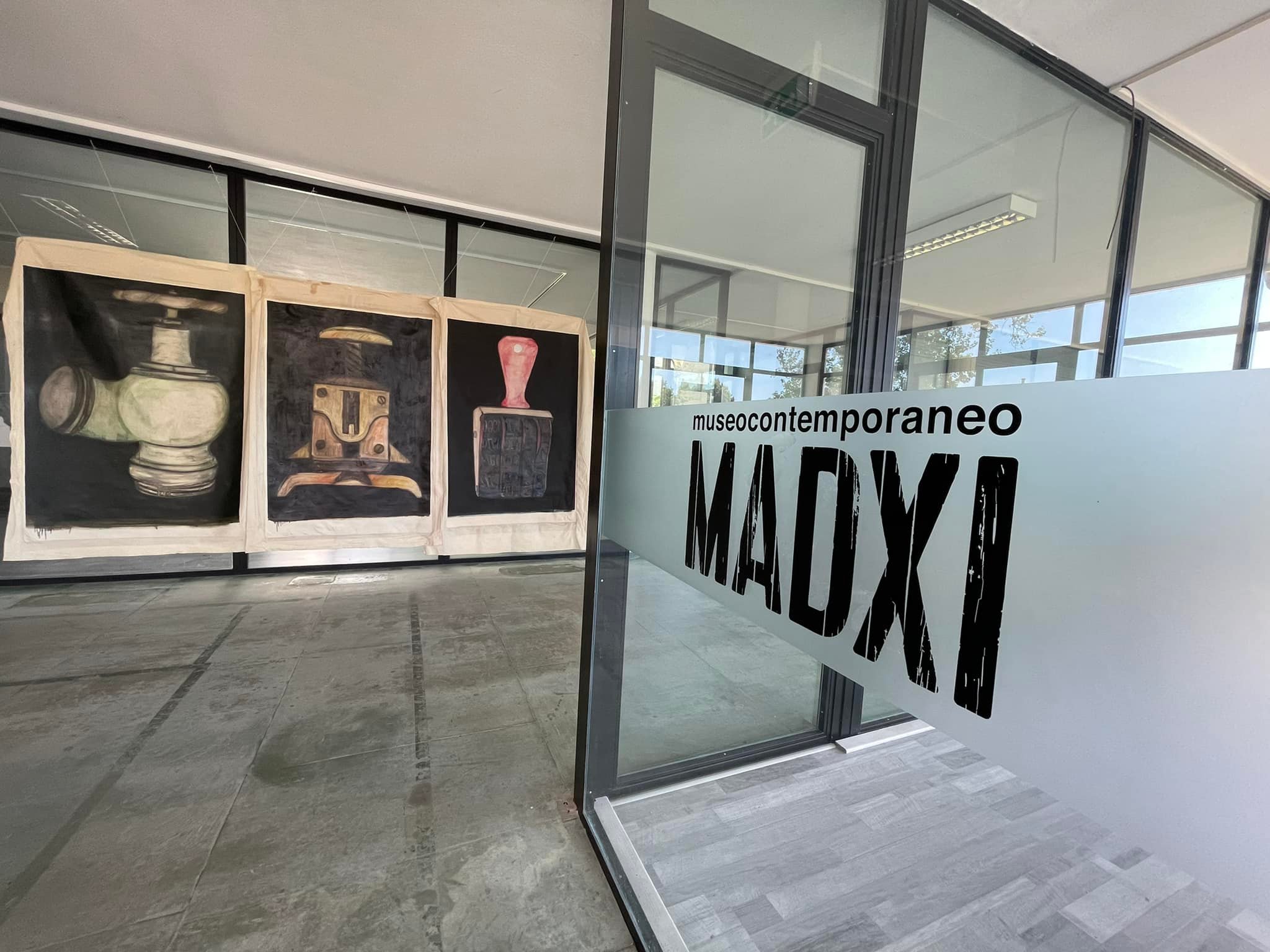 Enzo Lisi, Orizzonte degli eventi, exhibition view al MADXI, Latina