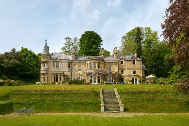 Airbnb Heritage Tour UK. Exterior Photo Credit Claudia Zalla