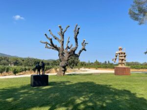 Apre a Saint-Tropez un nuovo parco di sculture con le opere di Atelier Van Lieshout