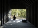 Chapel of Silence, Brescia, 2017. Vista verso il bosco © Associates Architecture