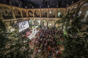 Cinema all’aperto a Napoli: guida a rassegne ed eventi nell’estate 2022