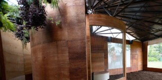 Hélio Oiticica, Subterranean Tropicália Projects _ PN15 2017 22, Socrates Sculpture Park, 2022. Photo Katherine Abbott