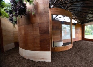 Hélio Oiticica, Subterranean Tropicália Projects _ PN15 2017 22, Socrates Sculpture Park, 2022. Photo Katherine Abbott