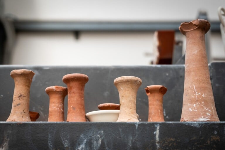 I 'piedini' sul forno, Ceramiche Fratelli Bartoloni, Montelupo Fiorentino, 21 luglio 2022. Photo Mario Lensi