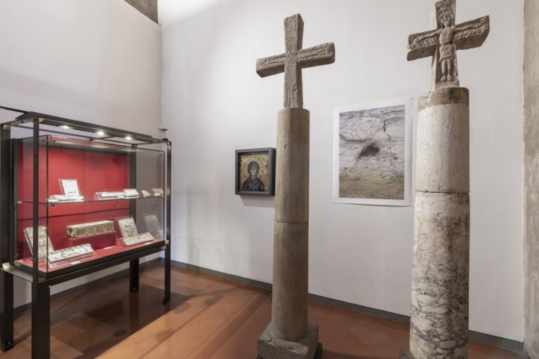 Jacopo Valentini. Concerning Dante – Autonomous Cell. Exhibition view at Museo Civico Medievale, Bologna 2022. Photo Federico Landi