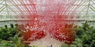 Kew Gardens, l'installazione di Chiharu Shiota, Londra. Photo RBG Kew