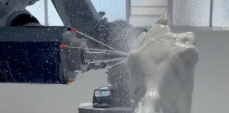 La copia del cavallo del Partenone realizzata in marmo da TorArt