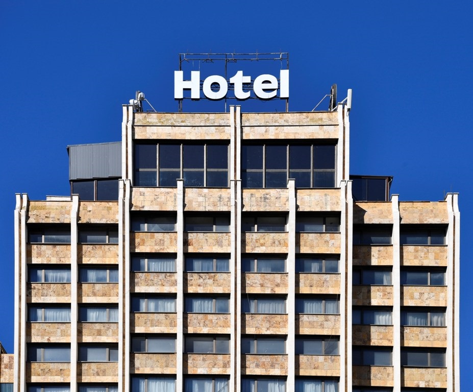 L’ex Grand Hotel, una delle sedi di Manifesta 14. Photo Manifesta 14 Prishtina _ Atdhe Mulla