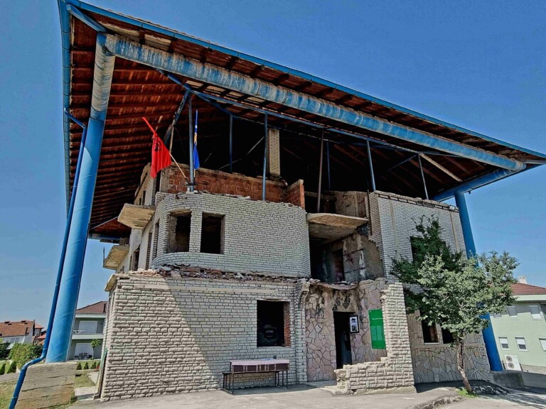 Manifsta - La ex school house di Prishtina
