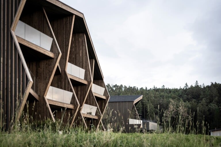 Noa_, Aeon, progetto d’architettura e d’interni per un hotel sull’altopiano del Renon, Alto Adige. Particolare del movimento di facciata, 2021