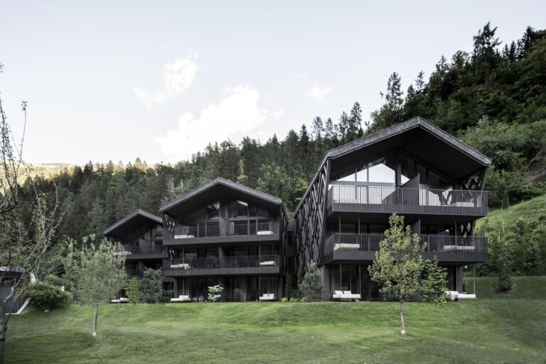 Noa_, Apfelhotel Torgglerhof, progetto d’architettura e d’interni per un hotel in Val Passiria, Alto Adige. Particolare dei volumi delle Garden Suites, 2020