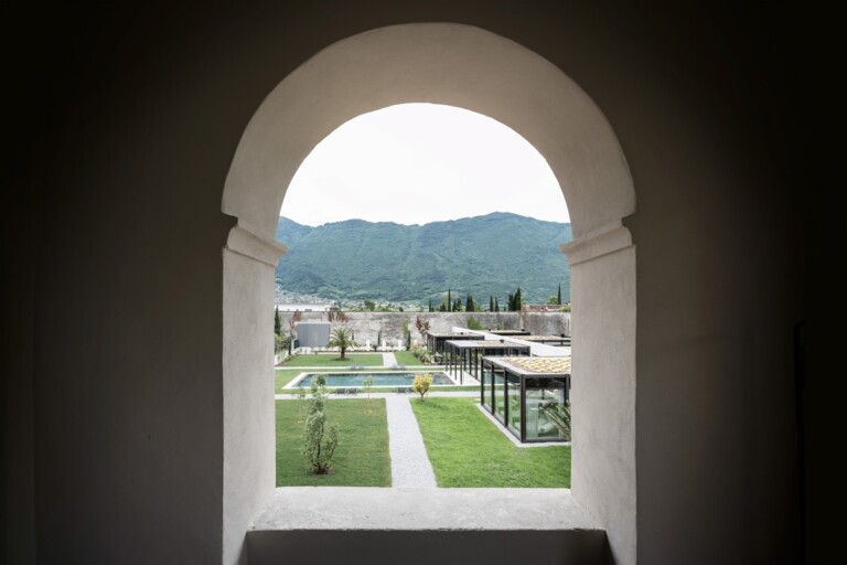 Noa_, Monastero, progetto d’architettura e d’interni per la riqualificazione e l’ampliamento di un monastero di clausura del ‘600 ad Arco. Vista sul giardino interno, 2021